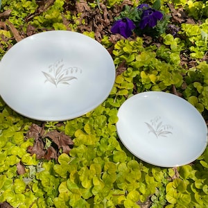 Kaysons Golden Rhapsody China 15 pieces 1961 by Kaysons International Ltd. Fine China Japan MS Five 3-piece place settings.