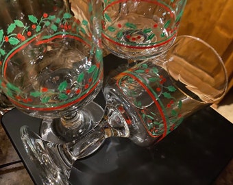 Arbys Christmas Goblets Footed Glasses Wine Glasses Holly Leaves and Red Berries Arcoroc 1980s Set of 5