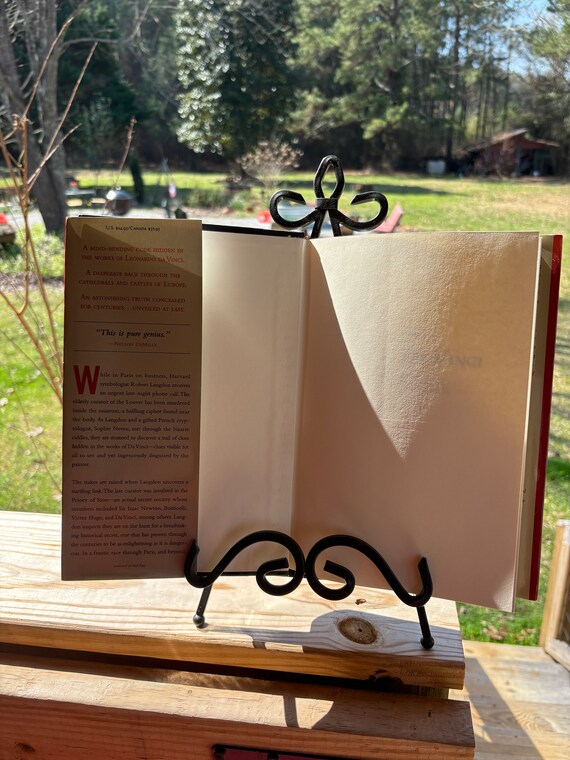 Dan Brown the Davinci Code 2003 W Attractive Garnet and Gold Book