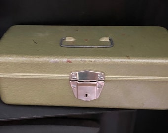Vintage Walton Grip Loc Tackle Box Industrial Decor Fishing Green Metal  Storage Art Supply Carrier Cabin Rustic Home Wedding Card Holder 