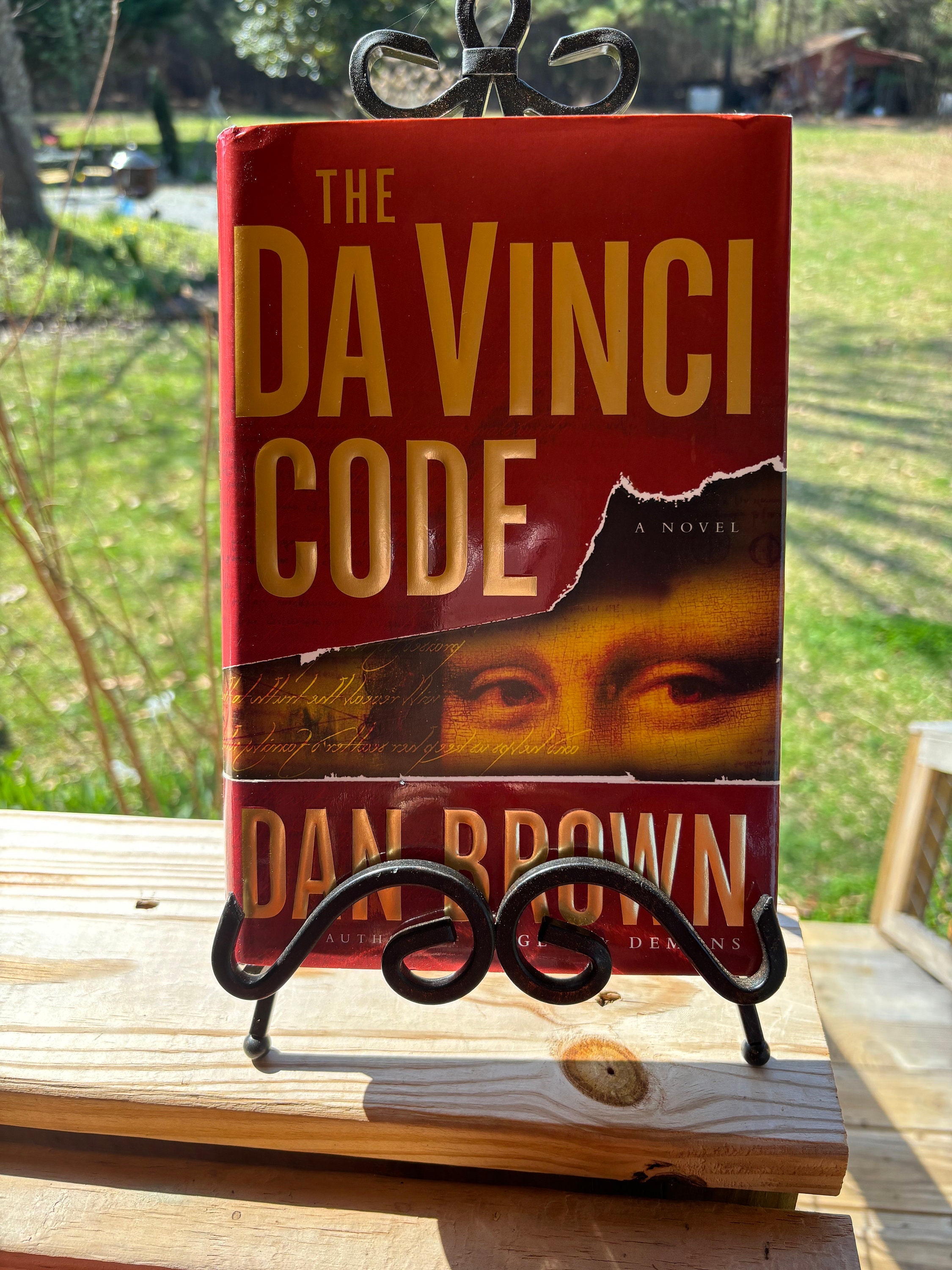 Dan Brown the Davinci Code 2003 W Attractive Garnet and Gold Book