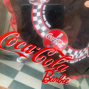 Coca-Cola Barbie Collector Addition Vintage 1999 Soda Fountain 1950s Barbie NIB