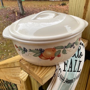 Corelle Abundance Covered Casserole w Handle 2.5 Quart by Corning
