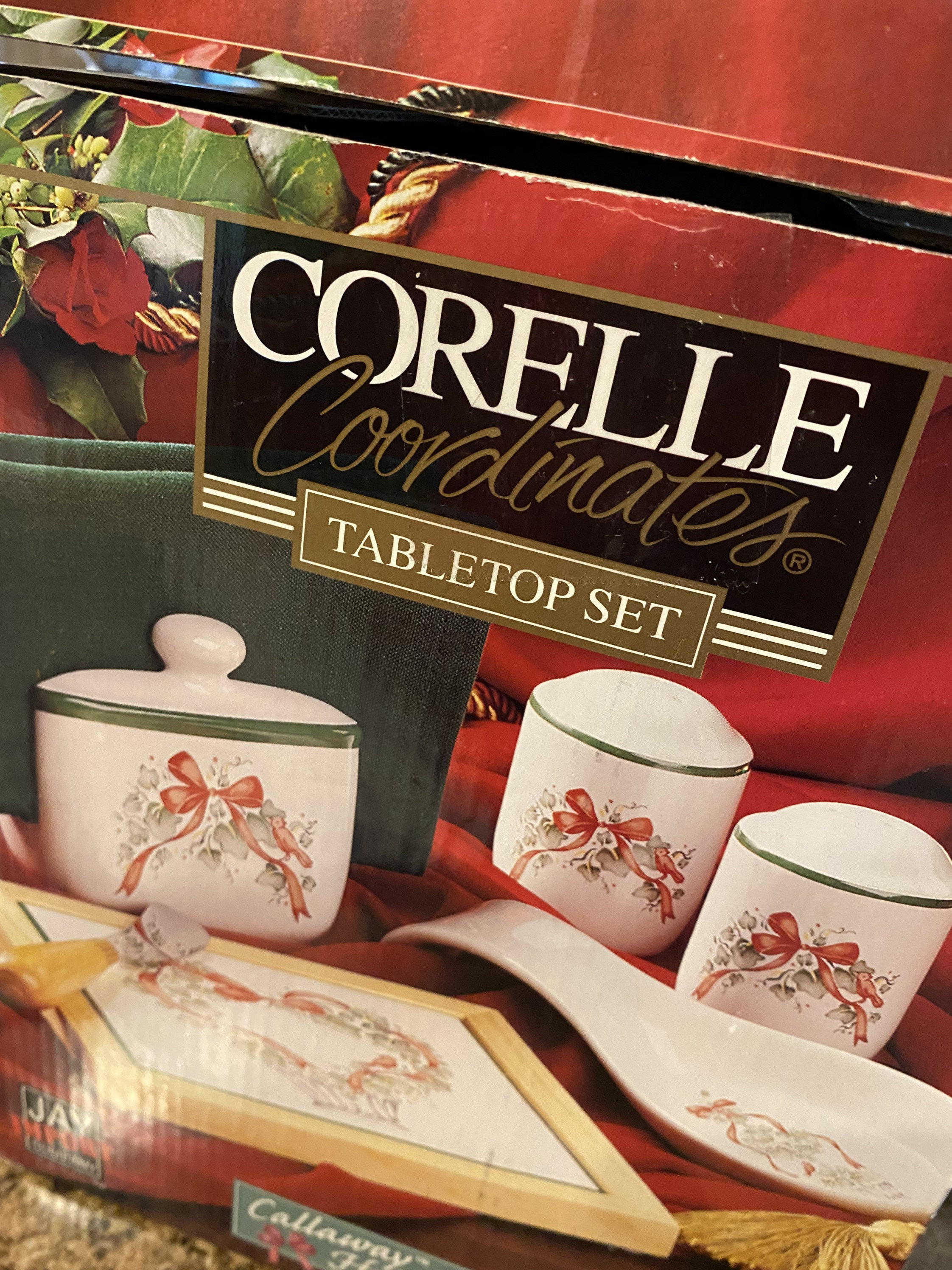 Callaway Holiday Corelle Coordinates Tabletop Red Ribbon Green Ivy