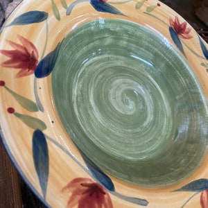 Pier One Elizabeth Dinner Plates Set of 4 Red Cobalt Blue Floral Green Center w Yellow Band Cobalt Blue Rim Handpainted