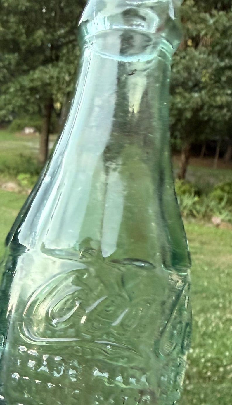 Botella de Coca-Cola Hobble Skirt de Charlotte, NC, 6 oz, Coca-Cola vintage, vidrio verde, Carolina del Norte imagen 3
