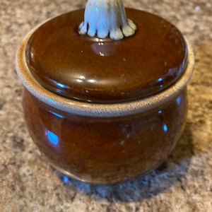 Brown Hull Dripware Pot Sugar Bowl Canister 4.25 in x 3.75 in with Lid. Early Hull stamp