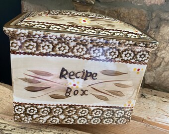 Temp-Tations by Tara Recipe Box w Lid Porcelain Old World Confetti Brown