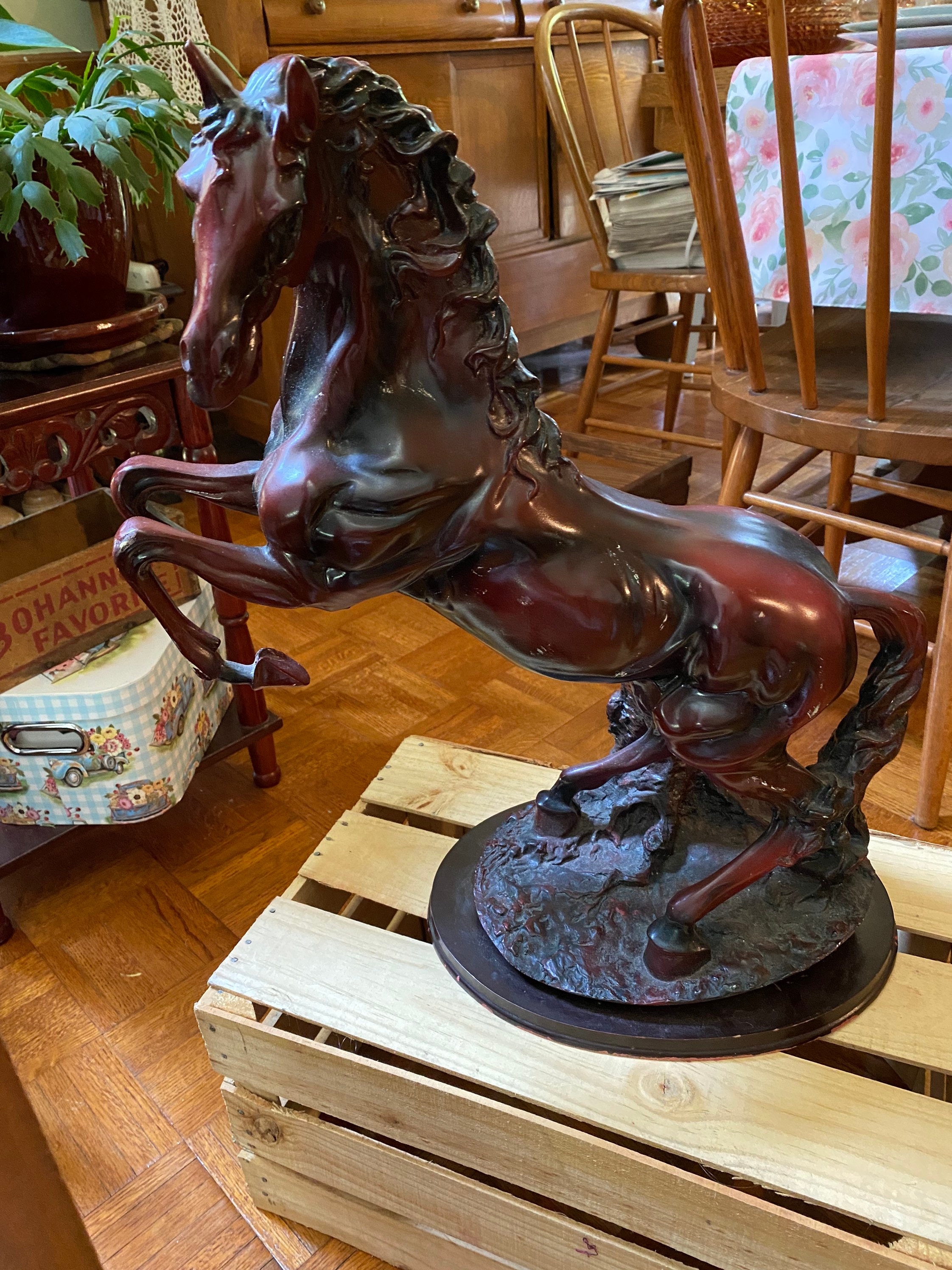 木製馬の彫刻 約50センチ×30センチ 楽天市場】馬の躍動感を彫刻した