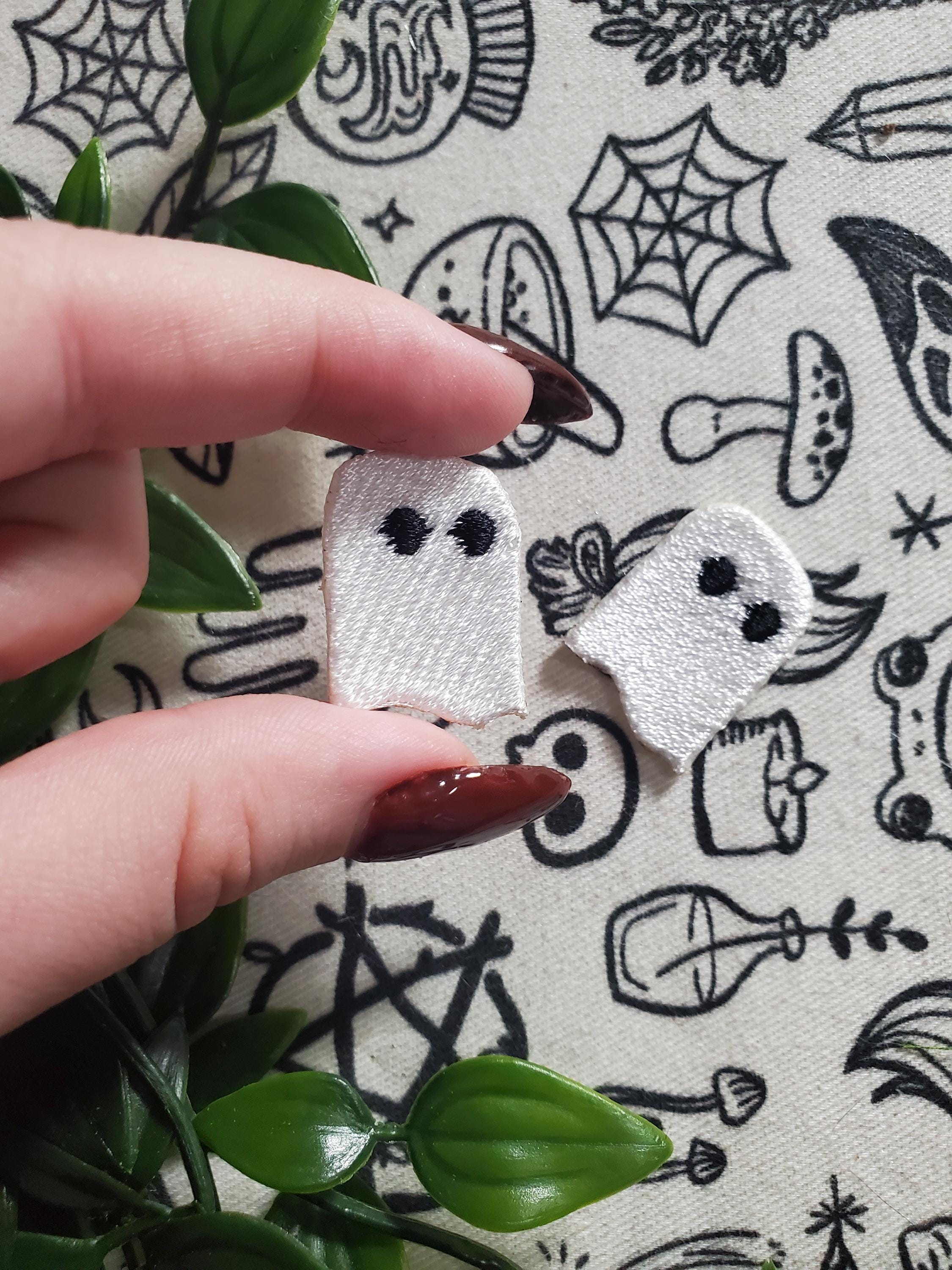 Mini Ghost Embroidered Patch: Iron-on Applique (1 Inch) - Etsy