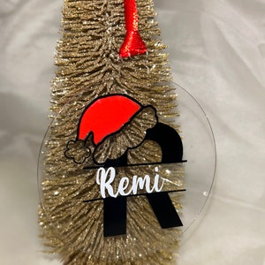 SANTA HAT / etiqueta de nombre personalizada, personalizado, decoraciones de árboles de Navidad, decoraciones navideñas, recuerdo familiar, nombre personalizado de regalo