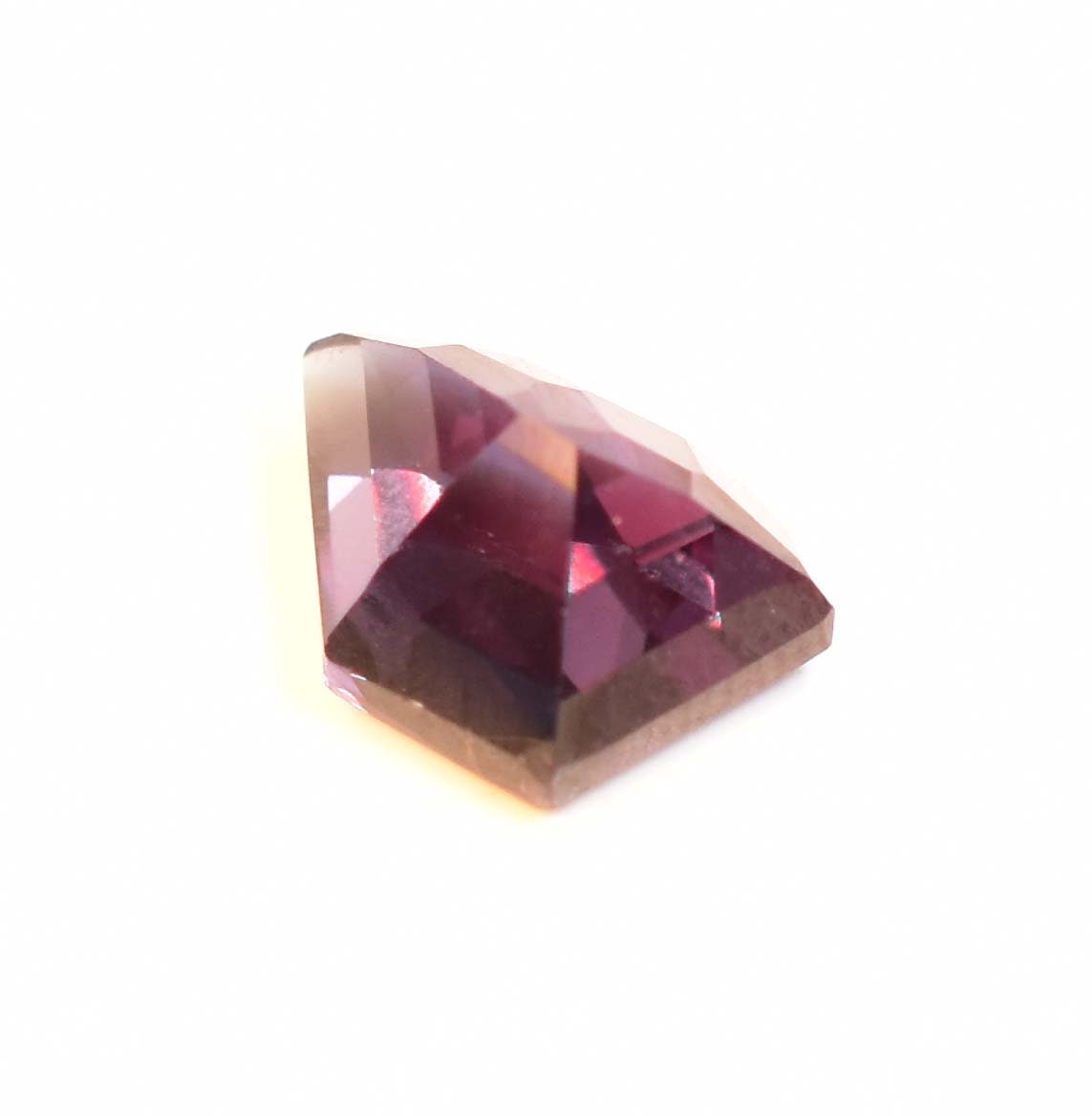 Mousgravite Naturelle 23.85 Carats Couleur Gris-violet - Certifiée AGL - Coupe Coussin - Tanzanie