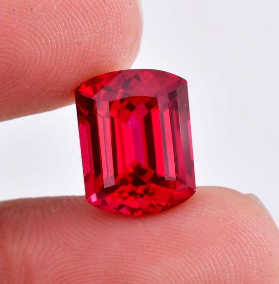 Rubis Rouge Sang Naturel 29,15 Ct - Coussin Coupé Excellent - Mozambique Certifié AGL - Neuf