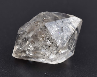 Naturel 22.80 Ct Rare Blanc Et Noir Herkimer Diamant Eau Cristal de Quartz Clair Anthraxolite Rough Rocks