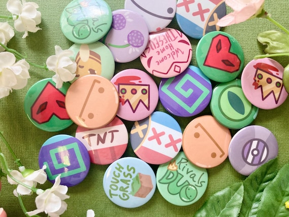 Dream SMP 3 Mystery Button Pin Badges | DSMP, Minecraft, Techno, Ranboo, Tommyinnit, Disks, L'Manburg, Fan Art, Comic Con