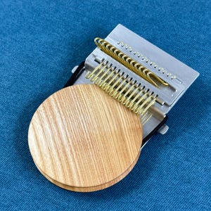 Telaio Speedweve Darner con ganci in ottone, piccolo telaio da rammendo in stile vintage