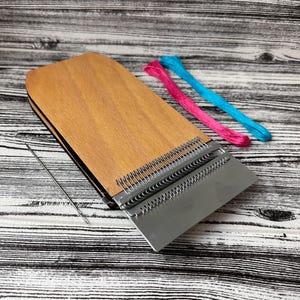 Telaio Speedweve grande 28 ganci con piattaforma rettangolare in legno, tipo Speedweve, Telaio da rammendo, Macchina da rammendo, Telaio per maglieria, Telaio per tessitura