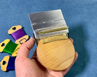 Speedweve Mending Loom 21 Brass Hooks, Darning Small Loom