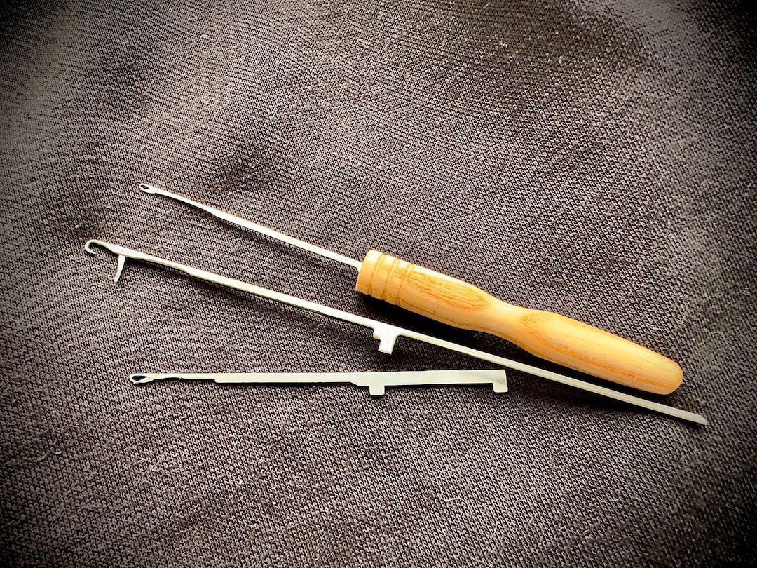 The Run Mender Latch Hook, Repair Kit, Ladder Darner Hook Set, Latch Hook With Wooden Handle for