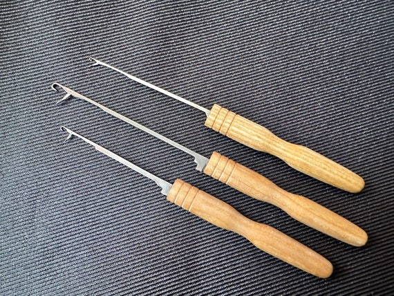 Latch hooks kits with wooden handles, Repair kit for fixing clothes, Ladder Darner Hook for speed stitches, Knitting tools, Latch Needles