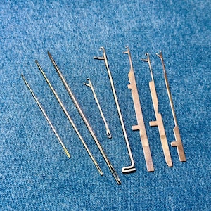 Juego de agujas para zurcir: 3 agujas + 5 ganchos de cierre The Run Mender, gancho de cierre para reparación de tejido, kit de herramientas para zurcir en escalera, herramienta de cierre