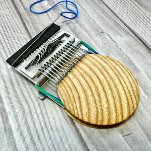 Speedweve Darning Loom: 14 Hook Pocket Loom with Magnetic Needle Holder