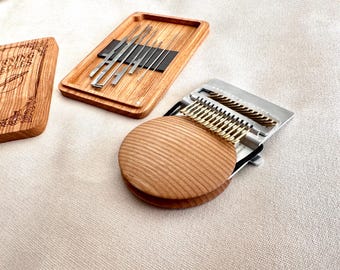 Speedweve Loom + Sewing Needles in Magnetic Storage, Darning kit for visible mending, Vintage-style sock darning loom with brass hooks