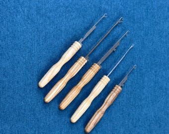 Set of 5 Latch hooks with wooden handles, Ladder darner for hook speed stitches