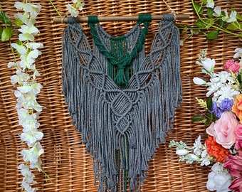 Green twist tassel macramé