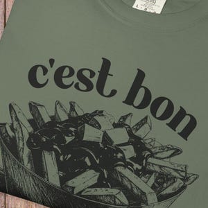C&#39;est Bon Poutine Shirt | Funny Comfort Colors Tee for Poutine Lovers | Canadian Foodie Shirt Unisex S-3XL | Cute Quebec Food Gift Tee