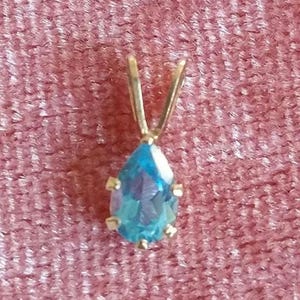 Vintage 14k gold faux blue topaz pendant, 14k December birthstone pendant, dainty vintage 14k gold blue stone pendant, minimalist jewelry