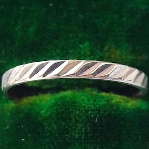 Vintage Milor 14k white gold diamond cut band, Vintage 14k white gold stack ring, stacking band, Vintage Italian ring, diamond cut band