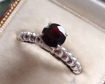 Vintage sterling silver garnet solitaire ring, stack ring, January birthstone, red gemstone, gemstone ring, vintage sterling silver ring