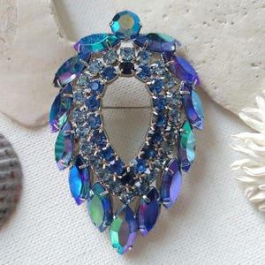 Vintage Sarah Coventry blue lagoon rhinestone brooch, statement brooch, iridescent rhinestone brooch, vintage blue rhinestone jewelry