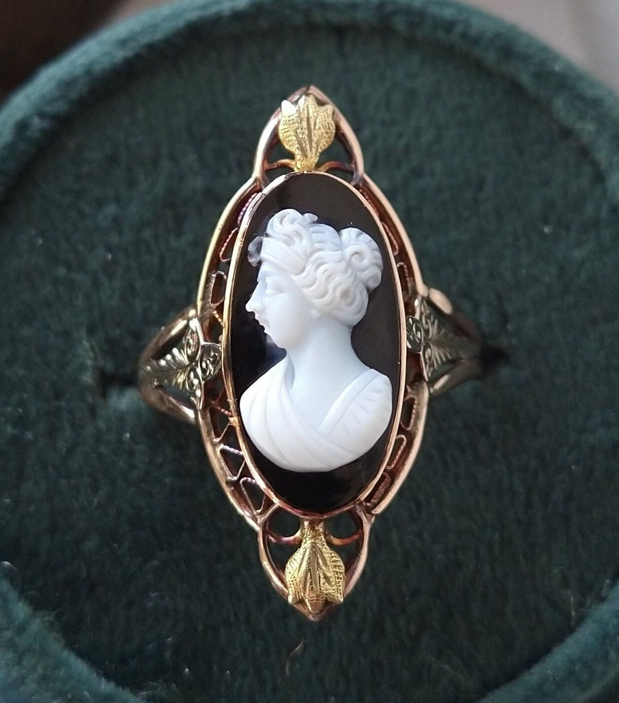 Bague Camée Victorienne Ancienne En Onyx Et Or 11K - Taille 4 (Occasion)