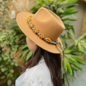 Macrame Daisy Flower Hatbands,  Vintage Hat Bands, Boho Hat Accessories, Handmade Daisy Headband, Bridal Shower Gift, Unique Gift for Her