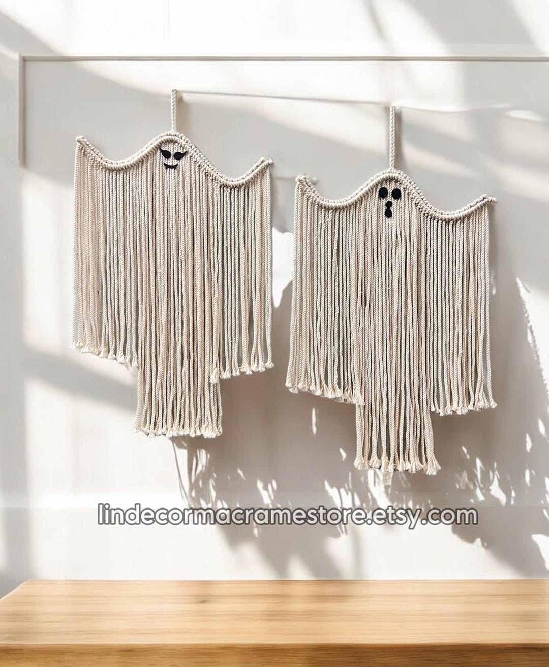 Fantasma da appendere alla parete in macramè: decorazione boho per