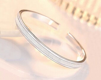 Elegant 925 Sterling Silver Adjustable Solid Bracelet Cuff Bangle With Frosted Detailing Ideal Wedding Gift Women's Jewellery