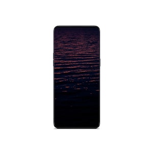 Op de afbeelding: Een zwarte smartphone met een scherm dat een donkere, getextureerde afbeelding van water met oranje en bruine highlights weergeeft. De telefoon heeft een strak, modern ontwerp en staat tegen een effen witte achtergrond.