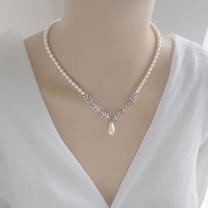 Silver Bridal Pearl Necklace, Bridal Jewelry, Silver Leaf Wedding Necklace, Dainty Necklace for Bride, Elegant Necklace 308