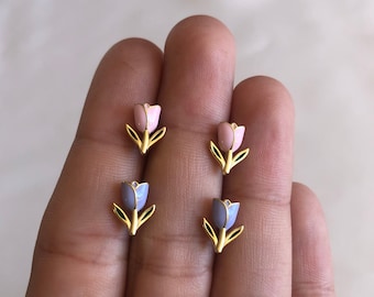 Orecchini a bottone tulipano rosa e viola, oro vermeil 14kt, argento sterling .925, gioielli floreali floreali, carino minimalista delicato, ipoallergenico