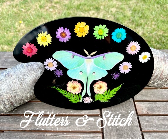 Luna Moth Artist Paint Palette ~  Rainbow Paint Palette Tray ~ Pressed Dried Flowers~ Wall Hanging ~ Wall Art