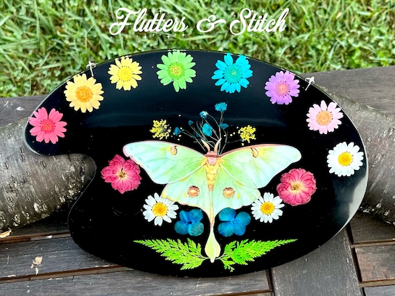 Luna Moth Artist Paint Palette ~  Rainbow Paint Palette Tray ~ Pressed Dried Flowers~ Wall Hanging ~ Wall Art
