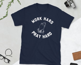 Trabaja duro reza camiseta dura. camisa religiosa unisex. gran camisa de manos rezando.