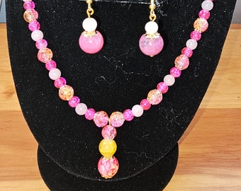Juego de joyas de 3 piezas Pink Passion, collar, pendientes, pulsera de alambre de memoria, rosa, amarillo, oro, cuarzo rosa, joyería con cuentas