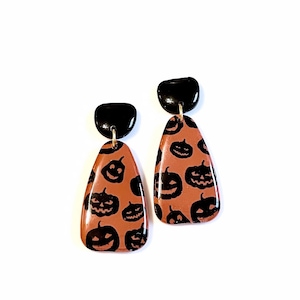 Brincos de argila de Halloween, brincos de argila de abóbora, brincos de argila de outono, brincos de argila laranja, brincos de abóbora, brincos de Halloween