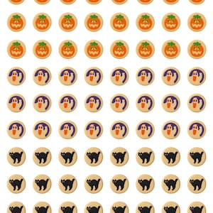 Op de afbeelding: Een vel met ronde transferpapieren met Halloween-ontwerpen, waaronder oranje pompoenen, paarse geesten en zwarte katten. Het vel bevat de tekst ckclaybyk.etsy.com, 1,9 cm Large Stud Size en Clay by K - Transfer Papers.