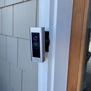 Ring PRO Ring PRO2 Doorbell- 35 degree Swivel Mount.  Adjustable Tilt.  Can rotate from 0deg to 35deg.Up Down Side Adjust
