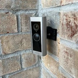Ring PRO Ring PRO2 Doorbell- 35 degree Swivel Mount.  Adjustable Tilt.  Can rotate from 0deg to 35deg.Up Down Side Adjust