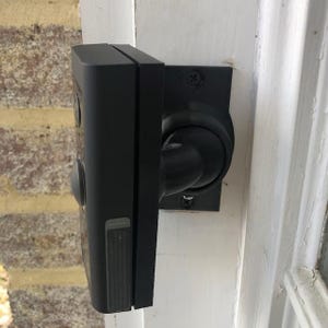 Timbre Blink con soporte giratorio ajustable de 15 a 90 grados. Ángulo de visión perfecto. Rotación horizontal.